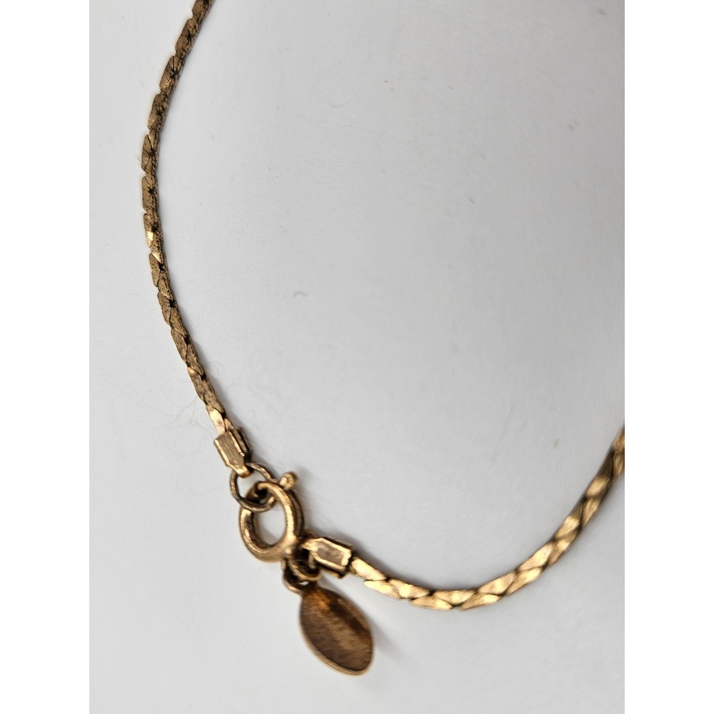 Vintage AVON Gold Tone White Ribbed Pendant Necklace and Clip On Earrings Set - Picture 8 of 12
